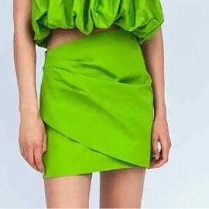 ZARA LIMITED EDITION DRAPED MINI SKIRT NEON
SIZE M